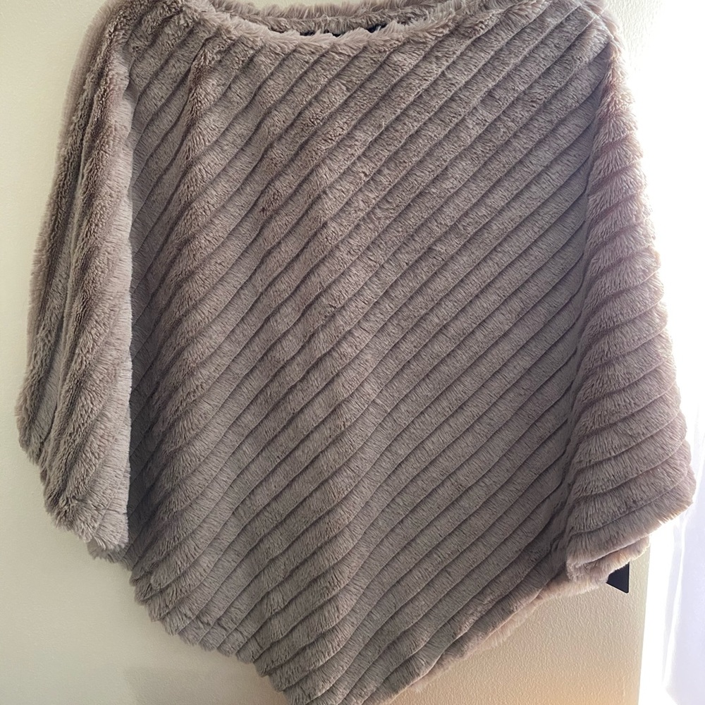 Black River Faux fur poncho
